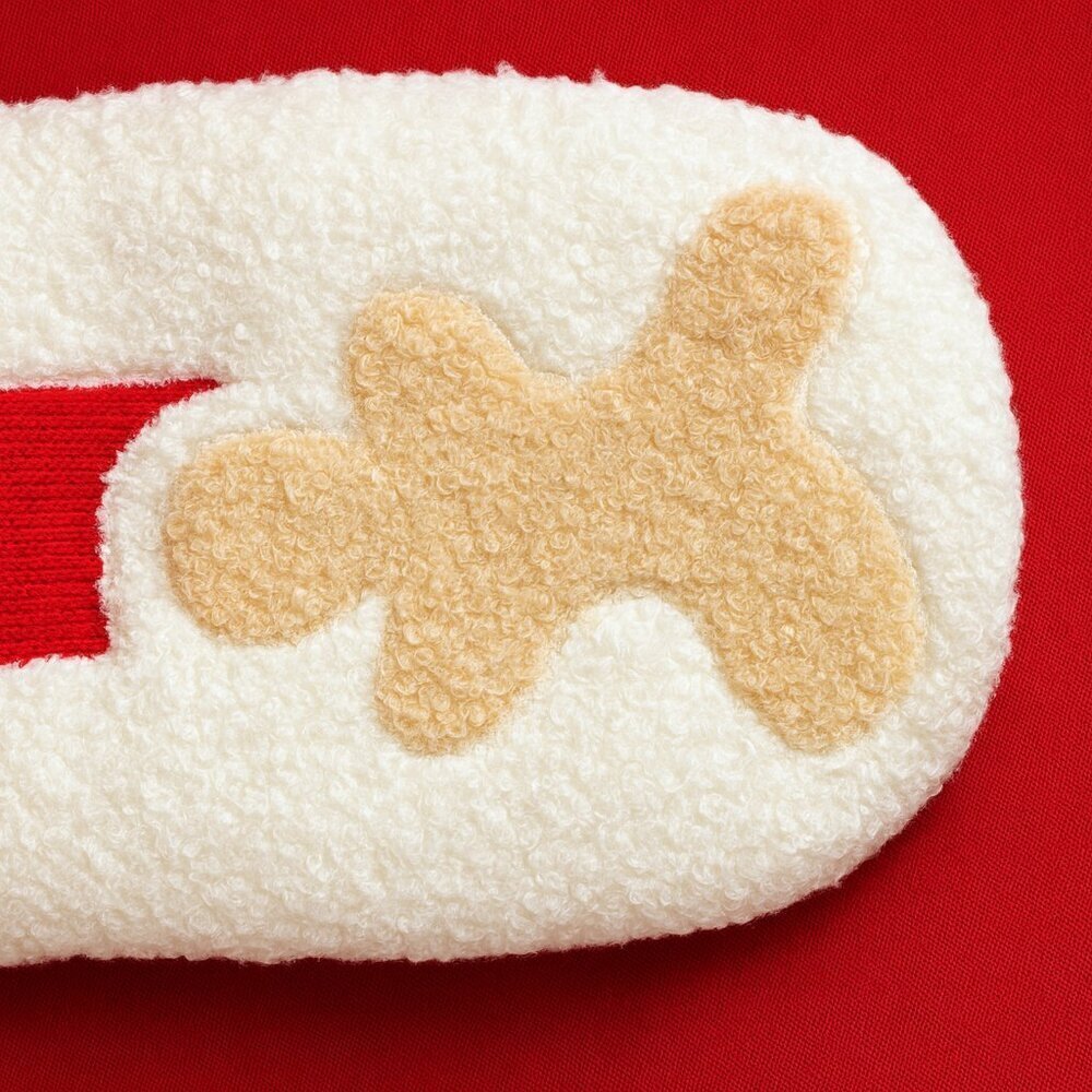 NWT Cozy Gingerbread Man Holiday Slippers White Size 9.5-10 - Picture 3 of 6